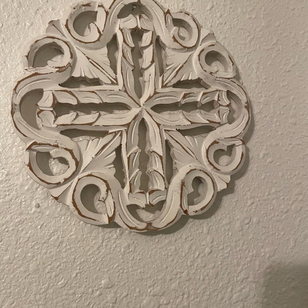 White Ornate Art Medallion Wall Decor